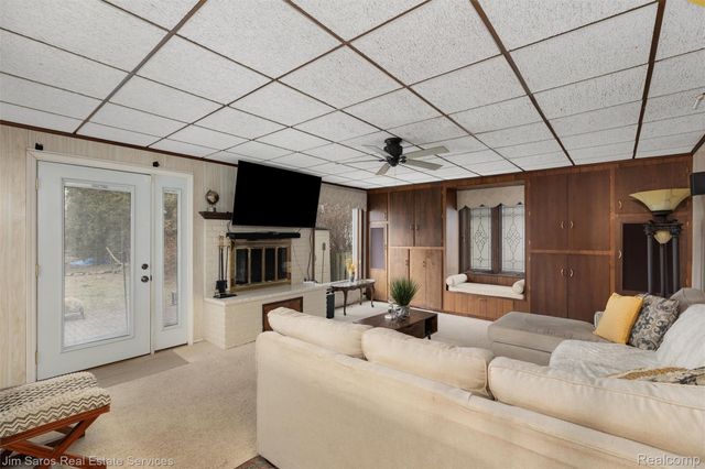 20114 Fairway Drive, Grosse Pointe Woods, MI 48236
