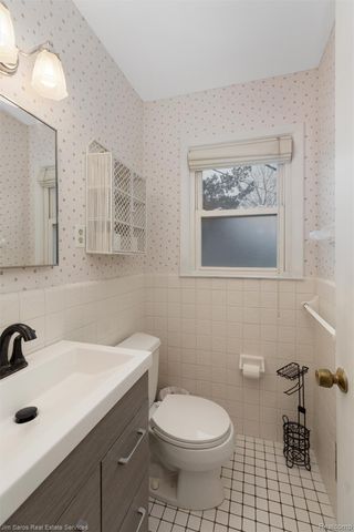 20114 Fairway Drive, Grosse Pointe Woods, MI 48236