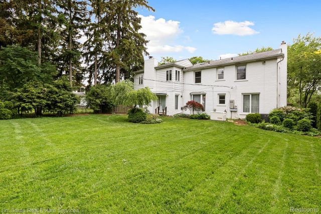 20114 Fairway Drive, Grosse Pointe Woods, MI 48236