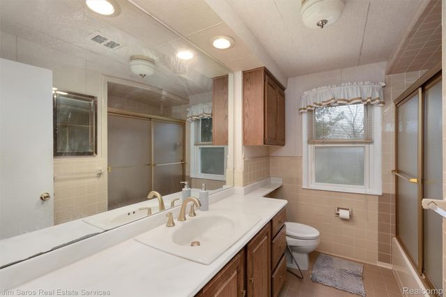 20114 Fairway Drive, Grosse Pointe Woods, MI 48236