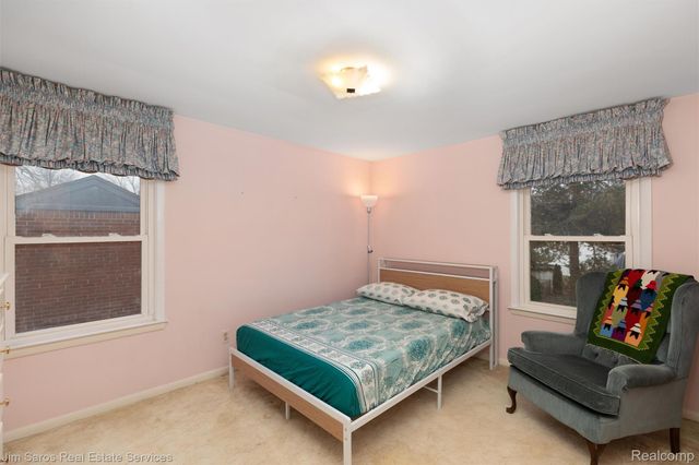 20114 Fairway Drive, Grosse Pointe Woods, MI 48236