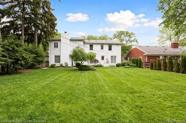 20114 Fairway Drive, Grosse Pointe Woods, MI 48236