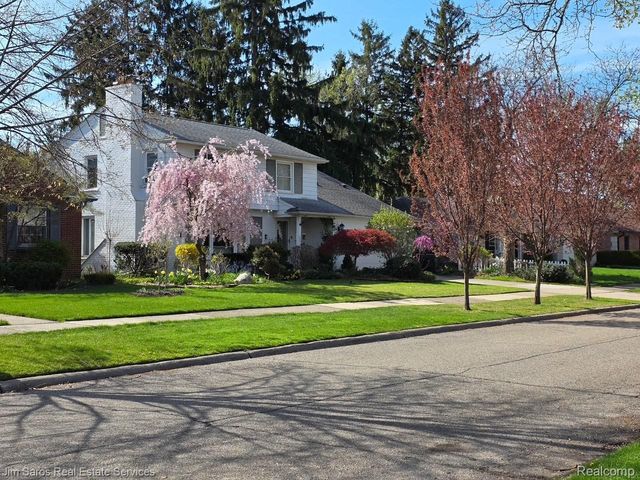 20114 Fairway Drive, Grosse Pointe Woods, MI 48236