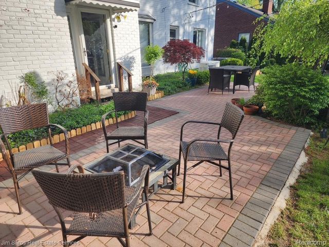 20114 Fairway Drive, Grosse Pointe Woods, MI 48236