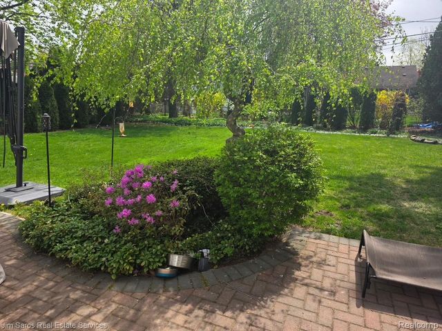 20114 Fairway Drive, Grosse Pointe Woods, MI 48236