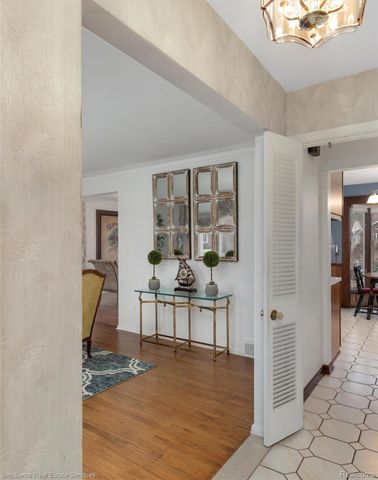 20114 Fairway Drive, Grosse Pointe Woods, MI 48236