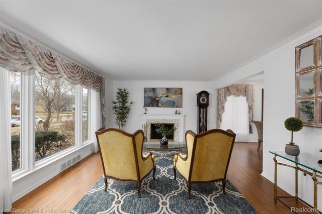 20114 Fairway Drive, Grosse Pointe Woods, MI 48236