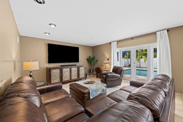 1925 N 39th Ave, Hollywood, FL 33021