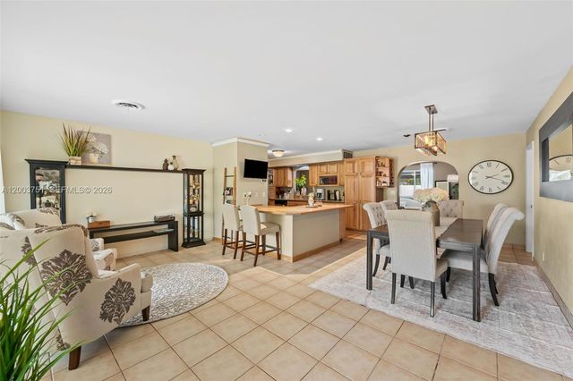 1925 N 39th Ave, Hollywood, FL 33021