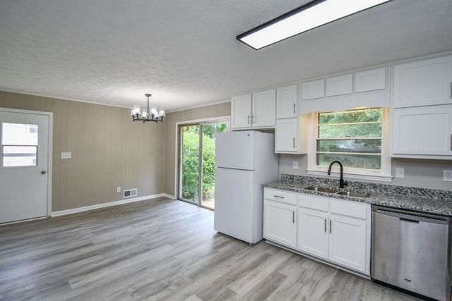 90 Cabriolet Trail, Mcdonough, GA 30253