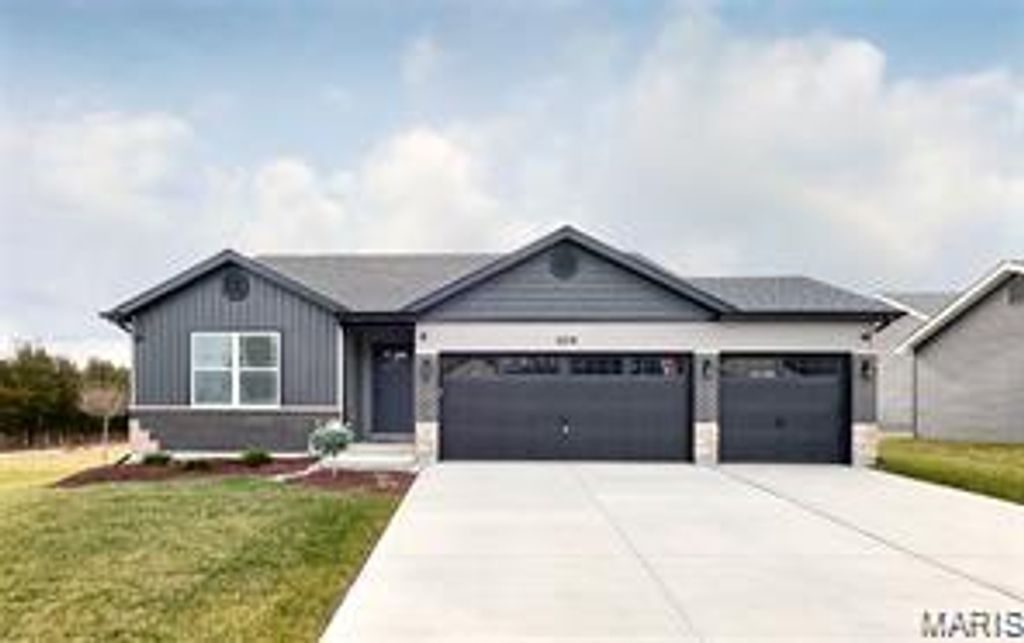 136 Peruque Creek Manor, Wright City, MO 63390