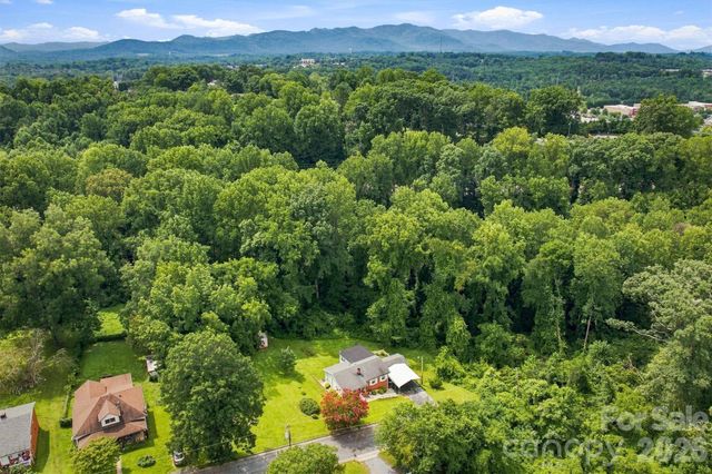 121 Rhyne Street, Morganton, NC 28655