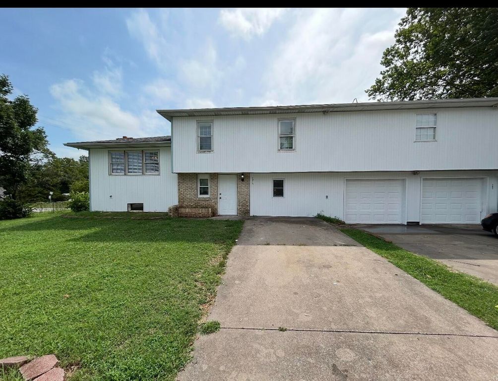 101 Cambridge Drive A&B, Carl Junction, MO 64834