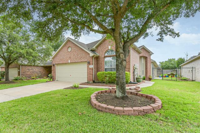 2409 Ameno Drive, Pearland, TX 77581