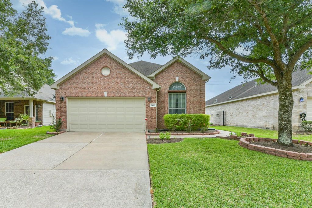 2409 Ameno Drive, Pearland, TX 77581