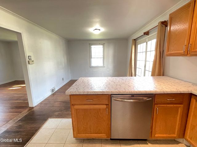 32 Park Avenue, Colonie, NY 12110