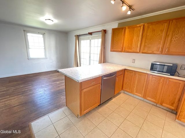 32 Park Avenue, Colonie, NY 12110