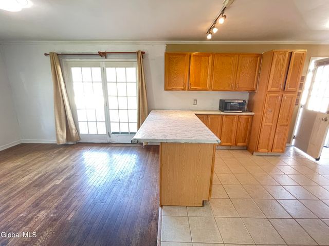 32 Park Avenue, Colonie, NY 12110