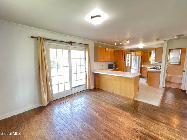32 Park Avenue, Colonie, NY 12110