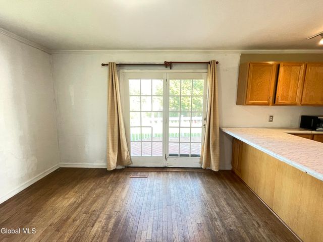 32 Park Avenue, Colonie, NY 12110