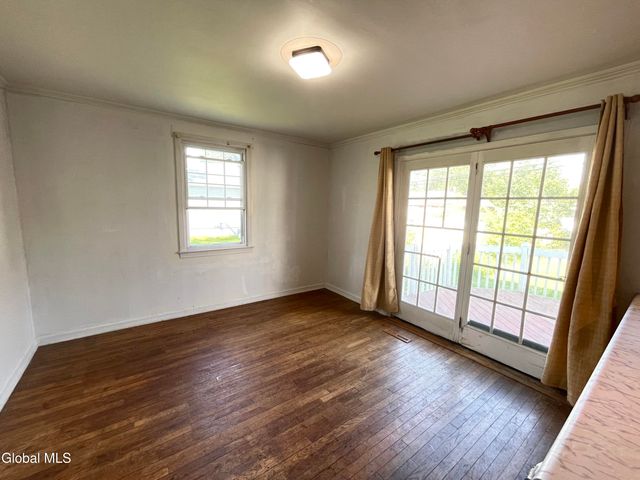 32 Park Avenue, Colonie, NY 12110