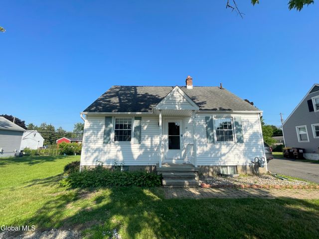 32 Park Avenue, Colonie, NY 12110