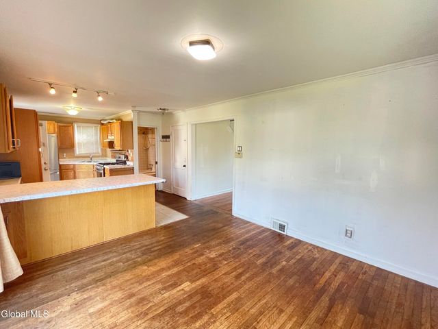 32 Park Avenue, Colonie, NY 12110