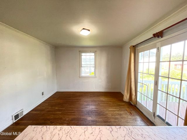32 Park Avenue, Colonie, NY 12110