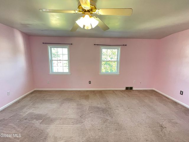 32 Park Avenue, Colonie, NY 12110