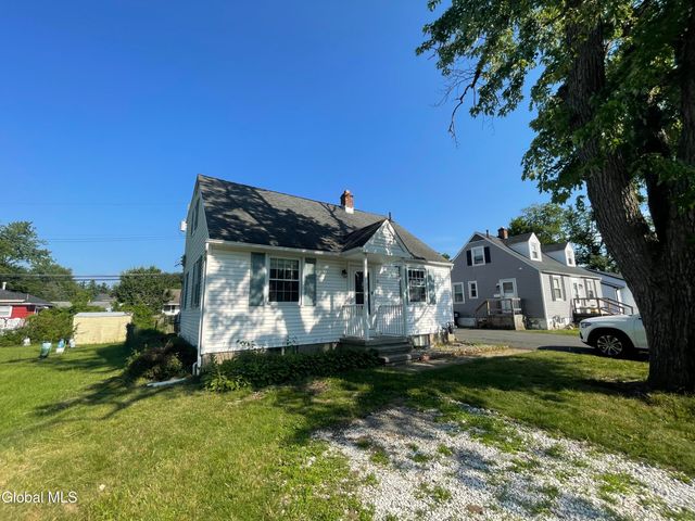 32 Park Avenue, Colonie, NY 12110