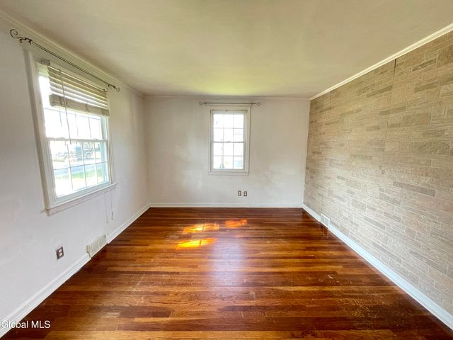 32 Park Avenue, Colonie, NY 12110