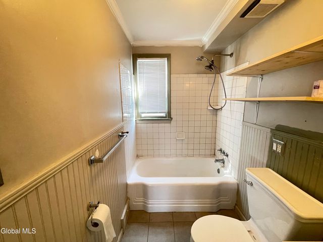 32 Park Avenue, Colonie, NY 12110