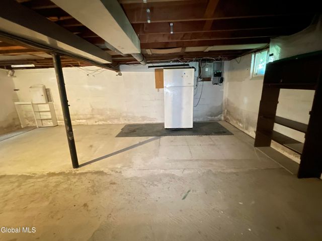 32 Park Avenue, Colonie, NY 12110