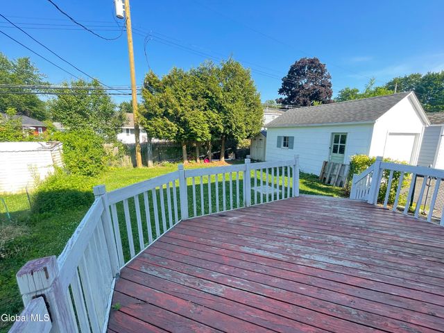 32 Park Avenue, Colonie, NY 12110