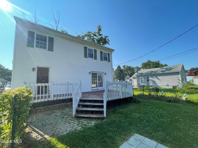 32 Park Avenue, Colonie, NY 12110