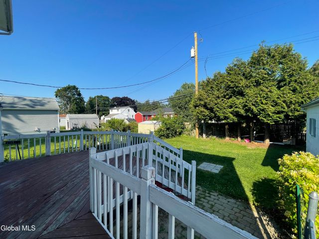 32 Park Avenue, Colonie, NY 12110