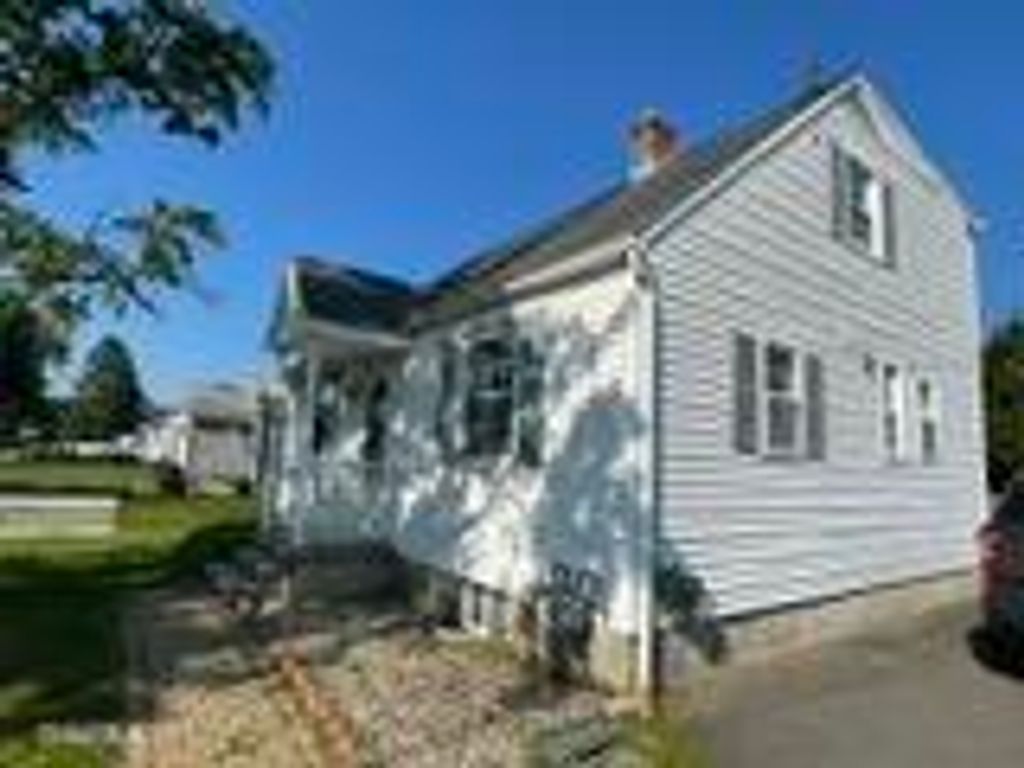 32 Park Avenue, Colonie, NY 12110
