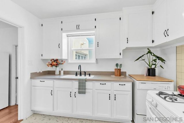 1005 E 2nd St, National City, CA 91950