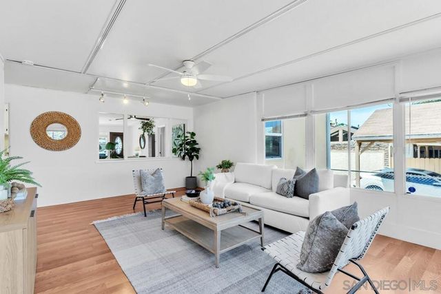 1005 E 2nd St, National City, CA 91950