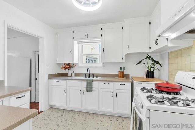 1005 E 2nd St, National City, CA 91950
