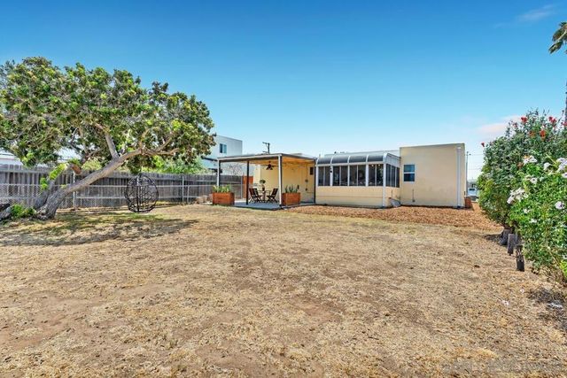 1005 E 2nd St, National City, CA 91950