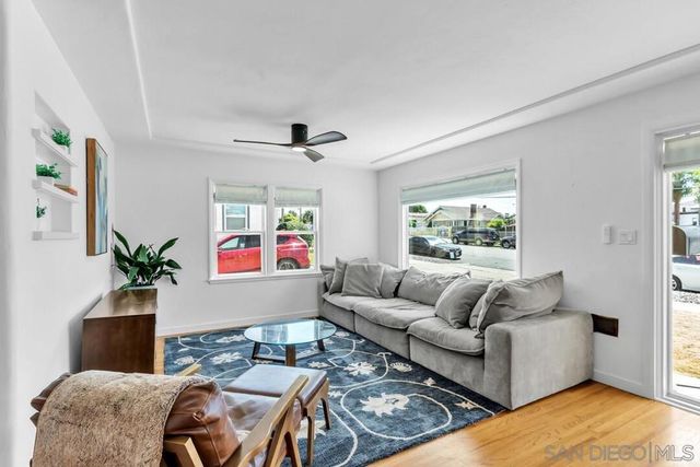 1005 E 2nd St, National City, CA 91950