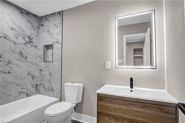 8 Glouchester CIR, Chesapeake, VA 23320