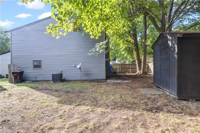 8 Glouchester CIR, Chesapeake, VA 23320