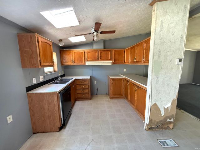 1229 N Indiana Avenue, Hartford City, IN 47348