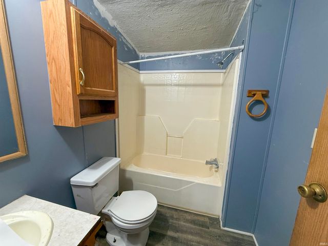 1229 N Indiana Avenue, Hartford City, IN 47348