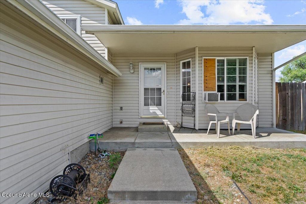 3569 E JORDAN DR, Post Falls, ID 83854
