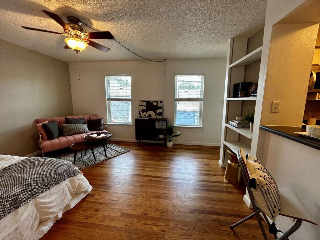 808 Winflo DR 209, Austin, TX 78703
