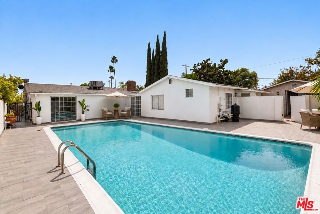 11853 Cantara Street, Los Angeles, CA 91605 — exterior