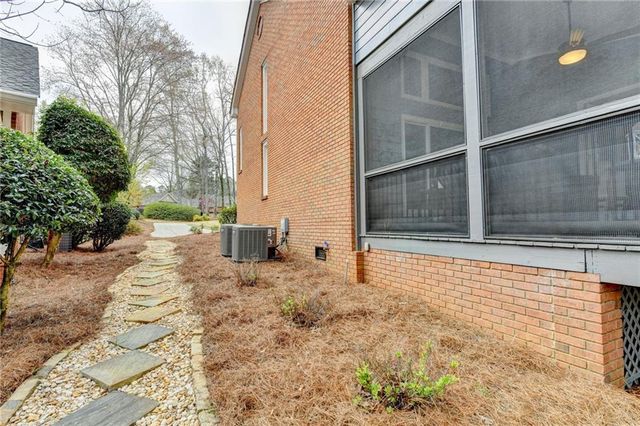 2620 Camden Glen Court, Roswell, GA 30076